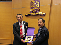 Prof. Rocky Tuan (left) presents a souvenir to Prof. Lin Zhongqin of SJTU